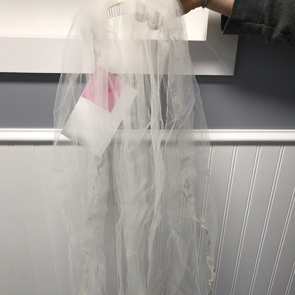 bridal headpiece with veil